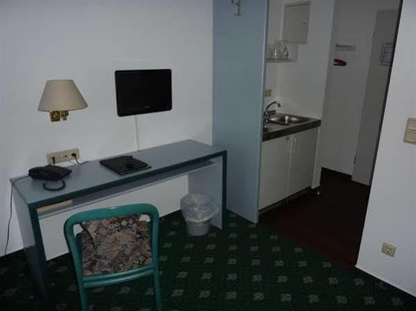 Hotel Novostar Gottingen Exterior photo